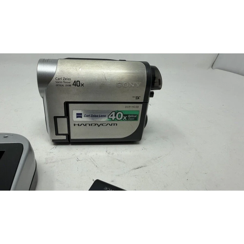 Sony Handycam Camcorder Carl Zeiss 40x Optical Zoom DCR-HC38 - 
